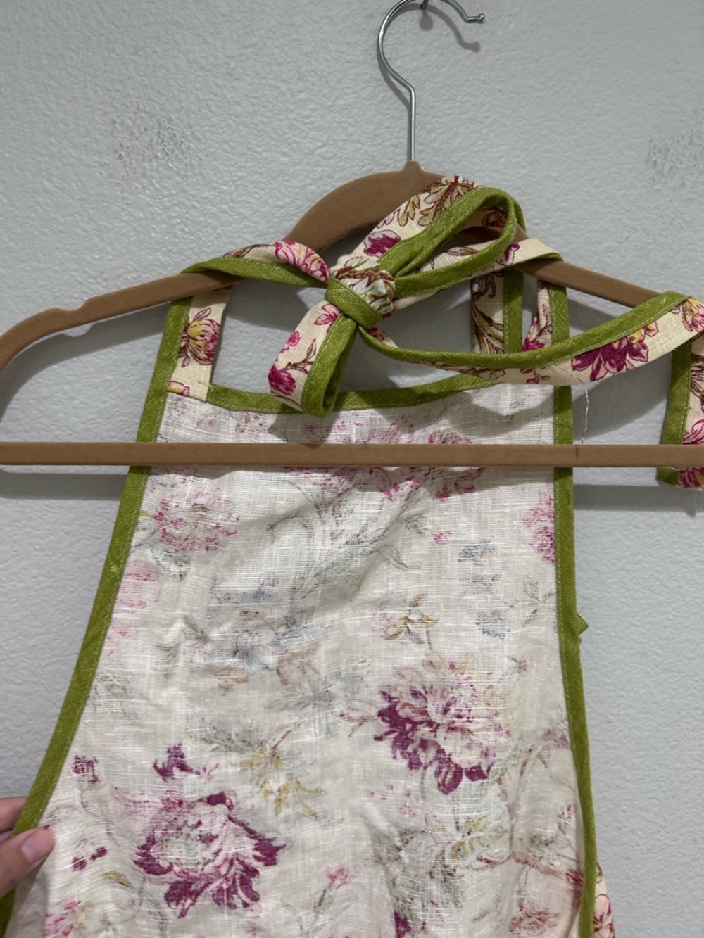 Williams Sonoma Cream Floral Linen Apron with Green Trim - Picture 8 of 9